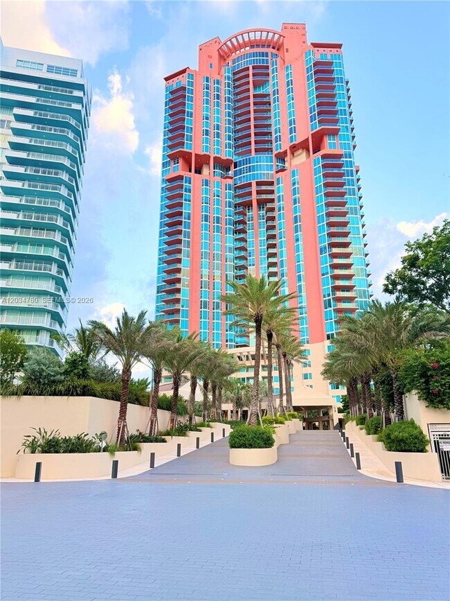 Building Photo - 300 South Pointe Dr