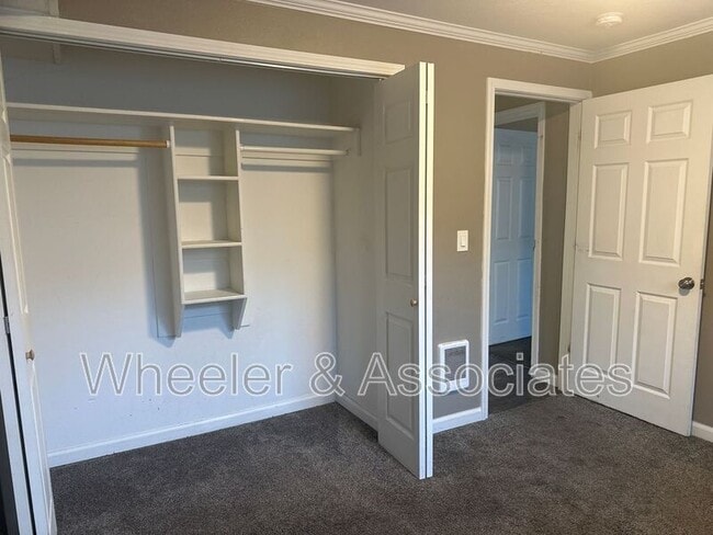 Building Photo - 520 E 4400 S