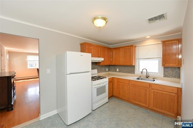 Building Photo - 142 Grand 2