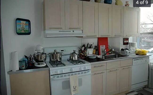 Building Photo - Stunning 2BR Queen Anne Victorian in East Rock | Bay Windows | In-Unit W/D | Parking Included