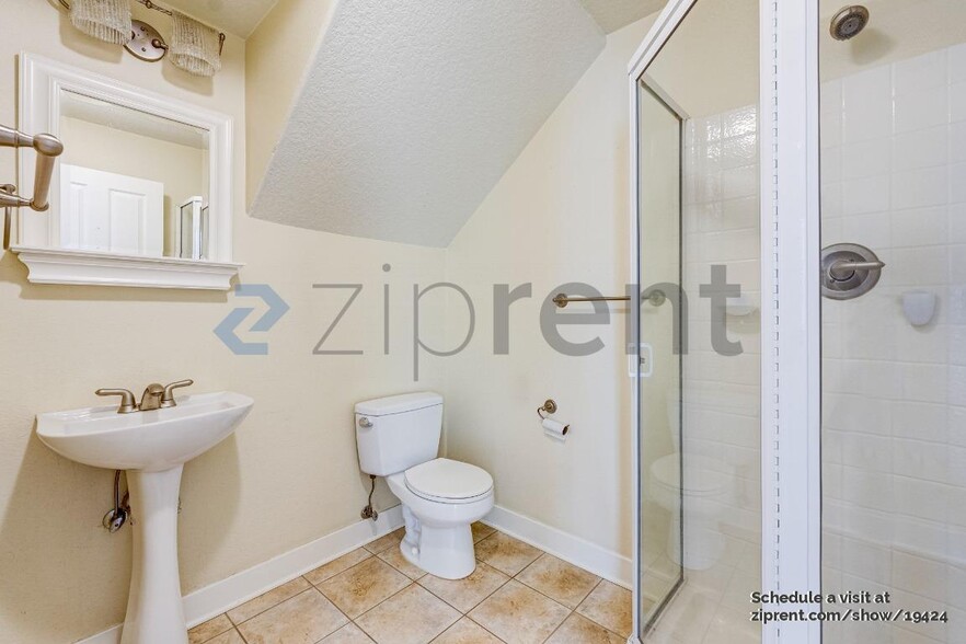 Building Photo - 10942 SW Koller St
