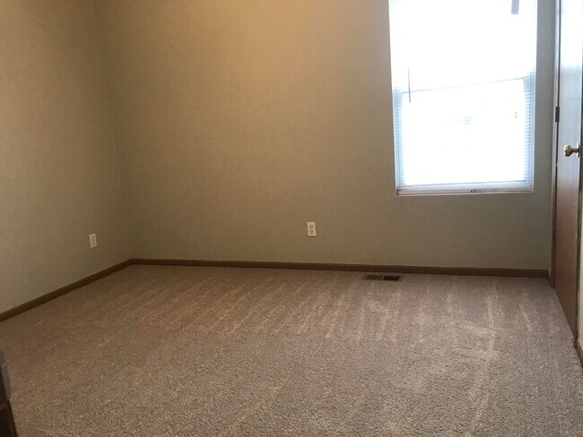 Building Photo - 5926-5928 E Limoges Dr