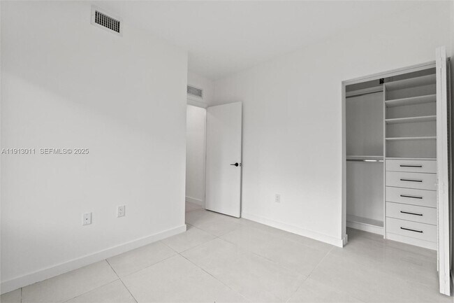 Building Photo - 26126 SW 146th Ct