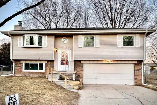 Building Photo - 7507 S 147th St