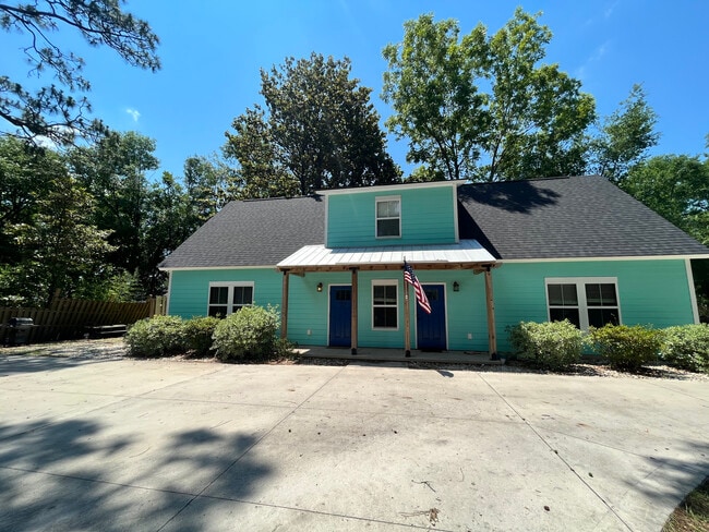The front of the house, the door on the left leads to the apartment. - 202 Dixie Ave
