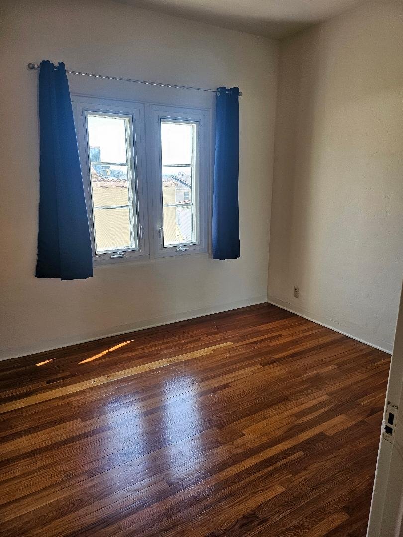 Building Photo - 417 W Kalmia St