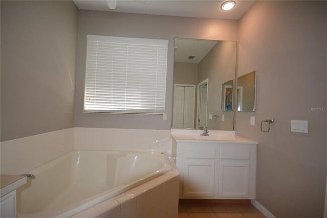 Building Photo - 3476 Gerber Daisy Ln