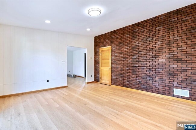 Building Photo - 48 Center