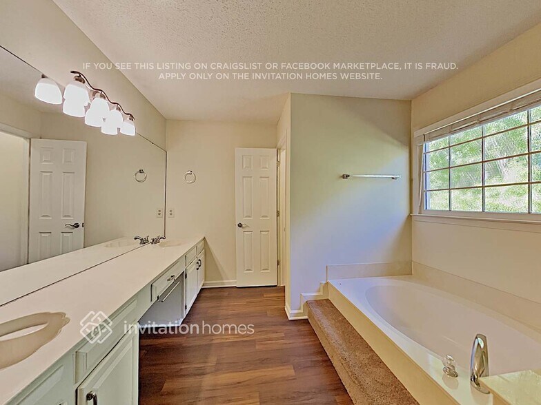 Building Photo - 12235 Provincetowne Dr