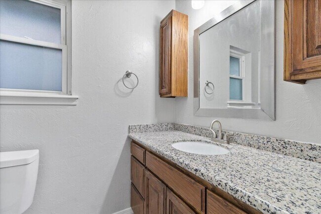 Building Photo - 1104 S Hunters Glen Cir