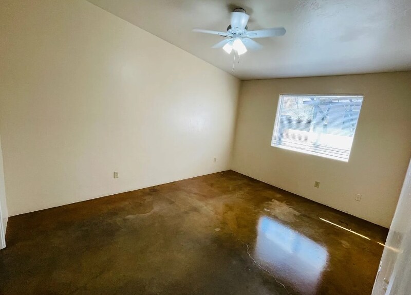 Building Photo - 1188 N Riverview Blvd