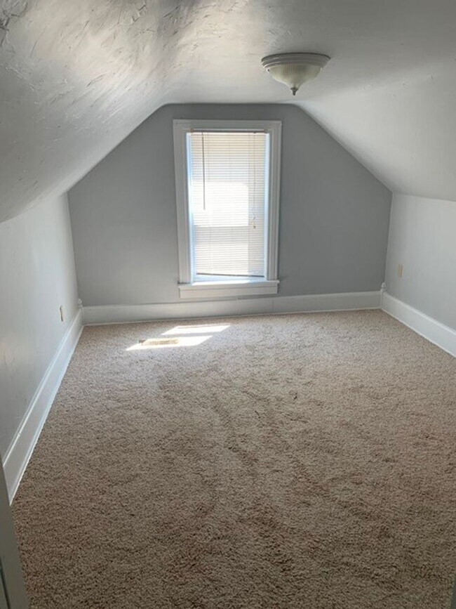 Building Photo - A Street in Columbus