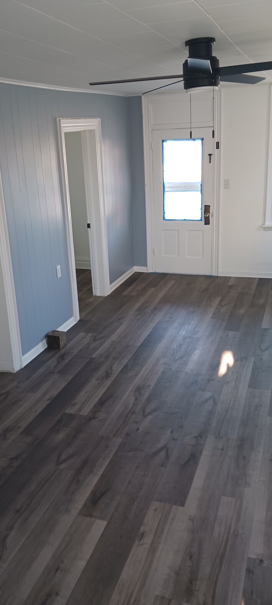 (1 Bedroom Apt) Living /Family Room - 86 N Blettner Ave