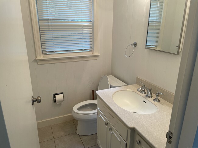 Building Photo - 10 Olmstead Pl