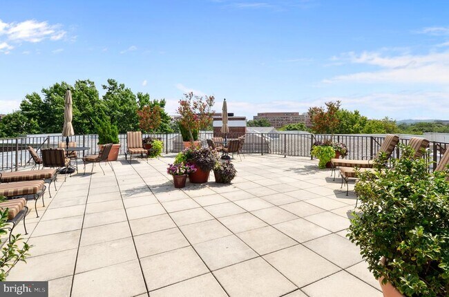 Building Photo - 2500 Q St NW