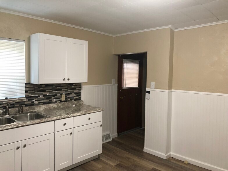 Building Photo - 50 Boundary St