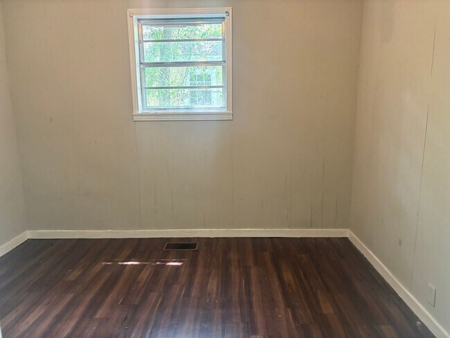 Building Photo - 267 W Leavell Woods Dr