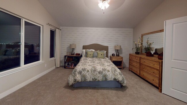 Building Photo - Don't Miss This Former Model Home Rental