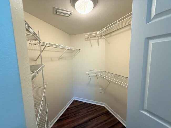 Building Photo - Residence Dr
