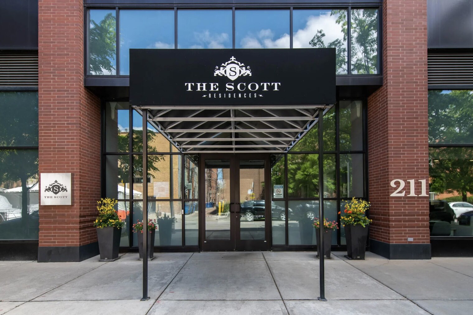 Building Photo - 211 W Scott St