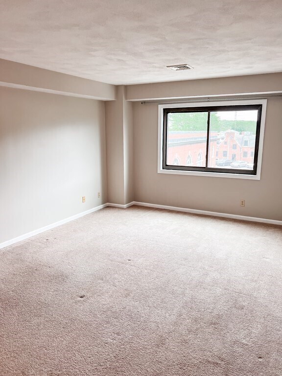 Building Photo - 68 N Washington St