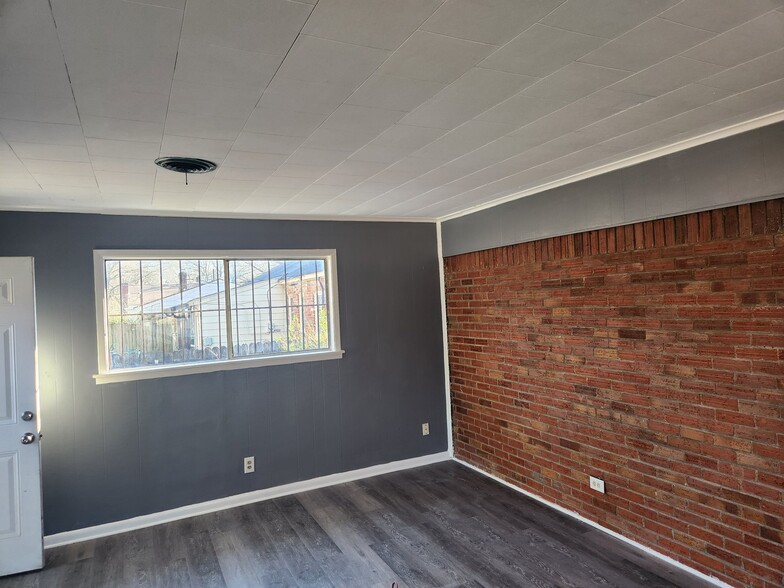 Building Photo - 3580 Gowan Dr