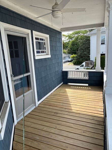Building Photo - 582 Admiral St