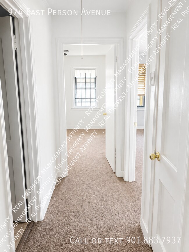 Building Photo - 974 E Person Ave