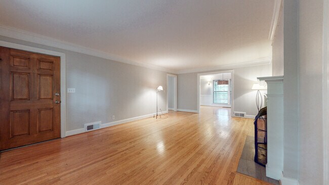 Building Photo - 802 Timber Ln