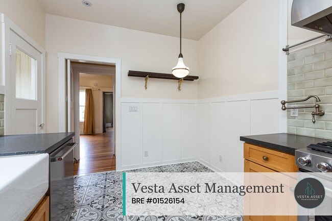 Building Photo - Charming Inner Sunset Home with Classic Ch...