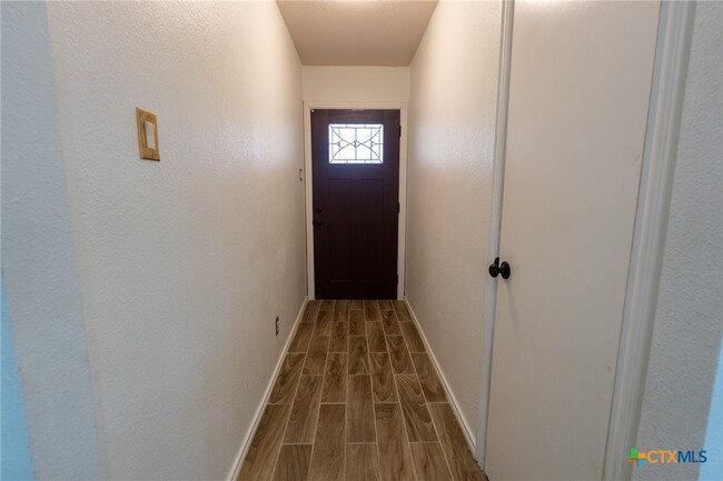 Primary Photo - 1306 Ruiz Dr