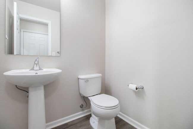 Building Photo - Immediate Occupancy Available!