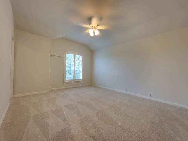 Building Photo - Charming & Spacious 4/BR 3/BR Home – Pet F...