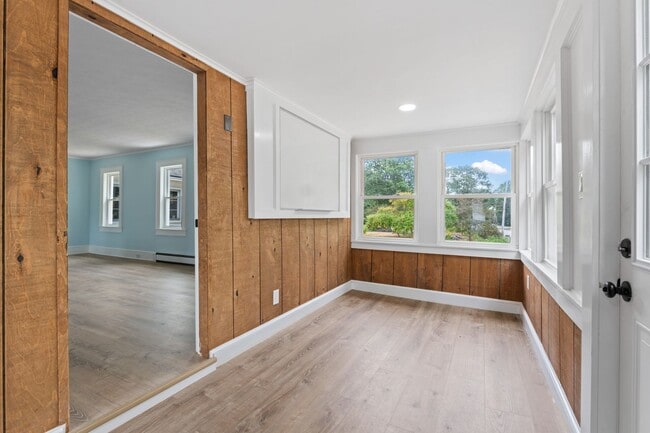 Building Photo - 381 Littlefield Rd