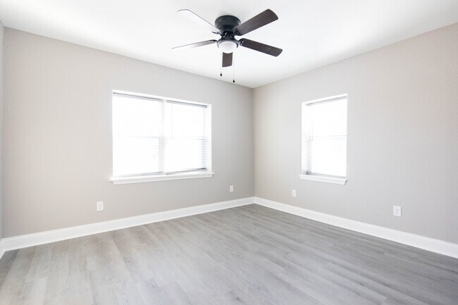 Building Photo - 305 W Sherman St