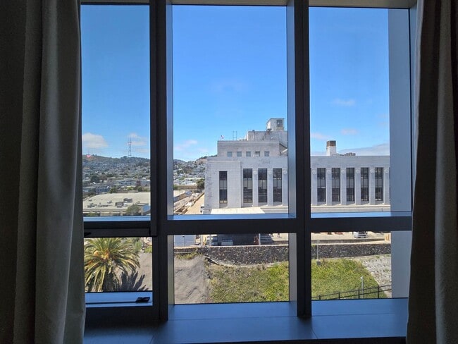 Building Photo - Luxury Urband Living - Top Level Linea Condo with 2 Bed / 2 Bath