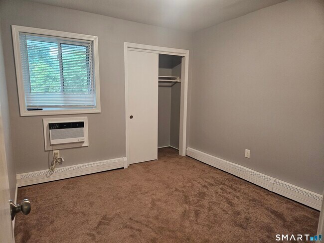 Building Photo - 1401 Farmington Ave
