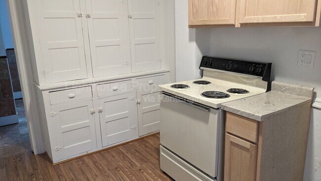 Building Photo - 511 Locust St