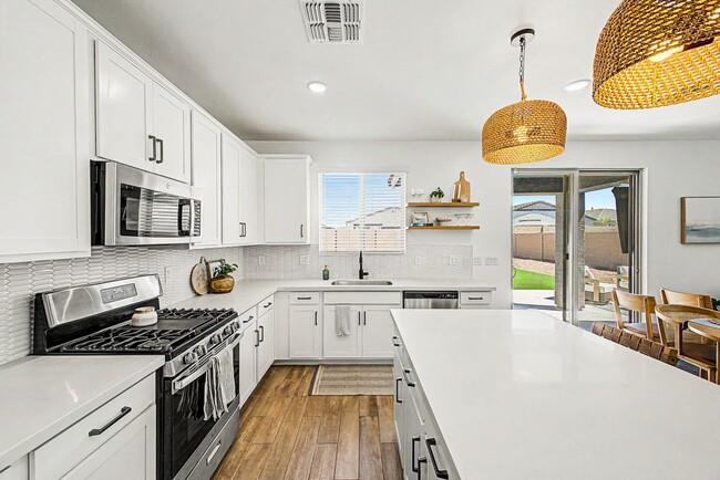Building Photo - 7598 W Smoketree Dr