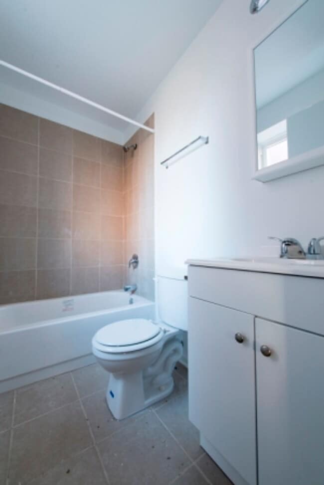 Building Photo - 4815 W Monroe