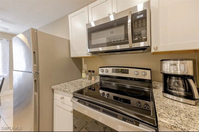 Building Photo - 4605 Bayshore Dr