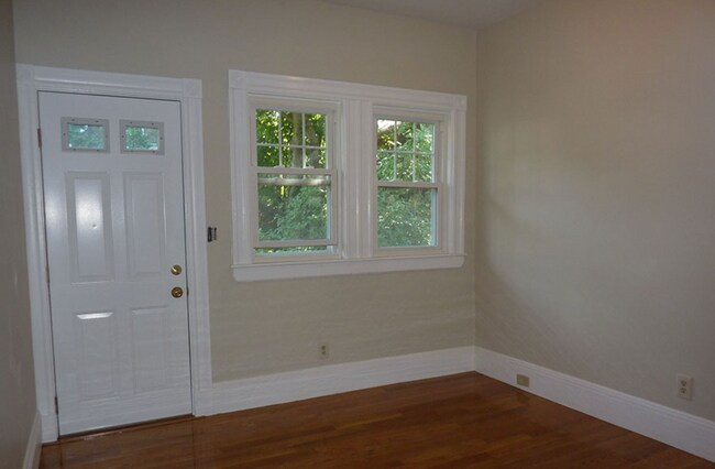 Building Photo - 39 Hall Ave