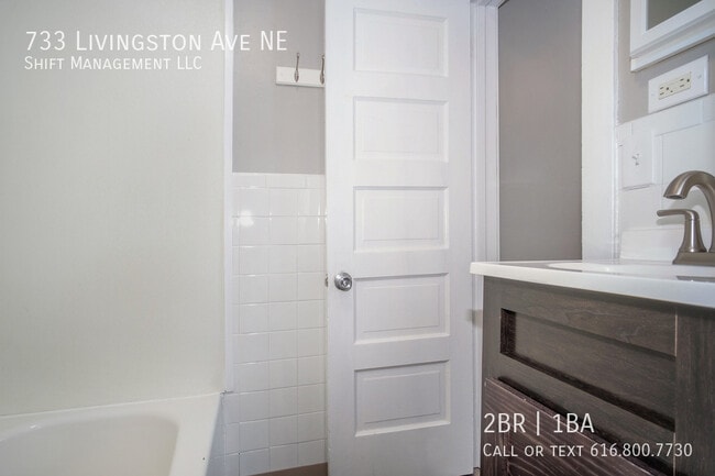 Building Photo - 733 Livingston Ave NE