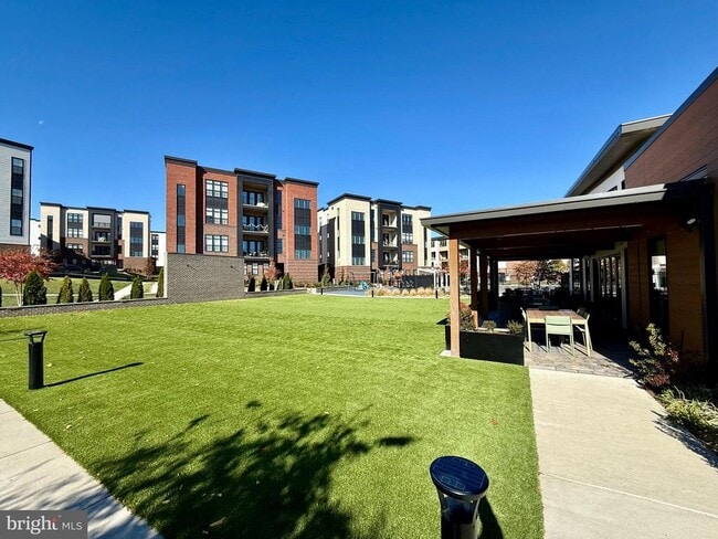 Building Photo - 43544 Jefferson Park St