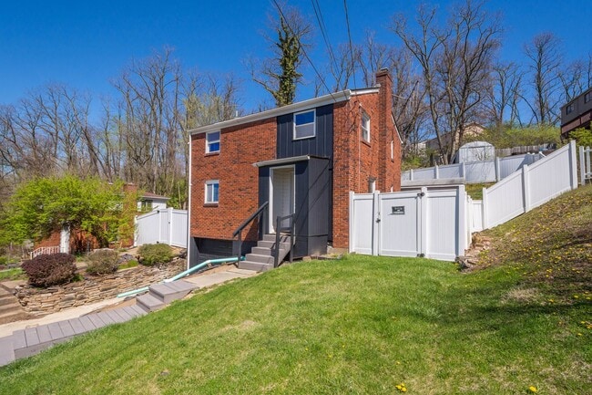 Building Photo - Gorgeous 3 bedroom home in North Versaille...