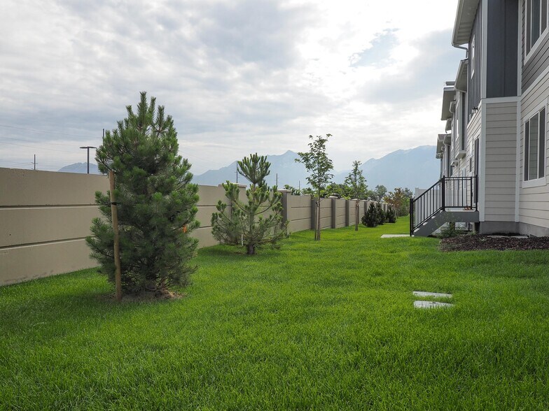 Building Photo - 1578 W Sparta Way