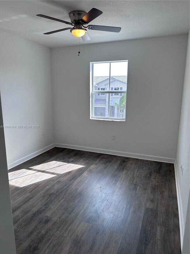 Building Photo - 2671 SE 10th St