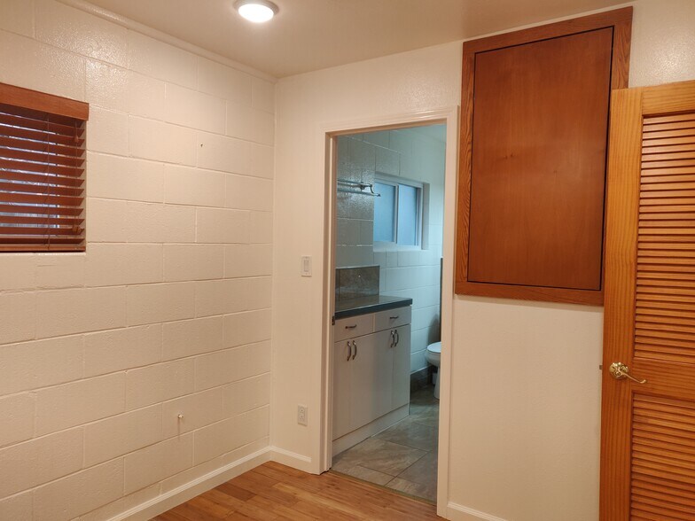 Building Photo - 1130 Olive St