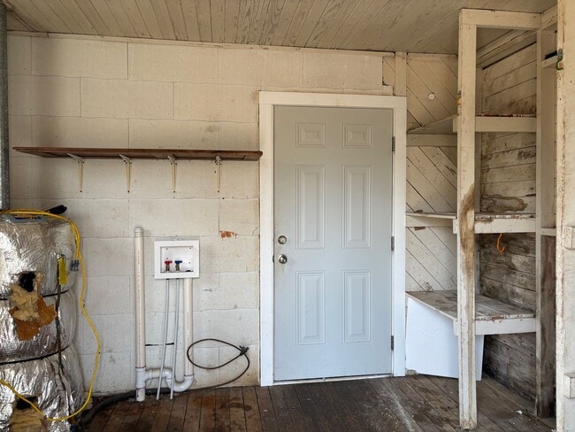 Building Photo - 3 BED, 1 BATH FARM HOUSE LOCATED IN STAR!