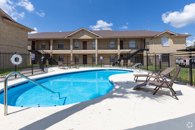 Primary Photo - Dove Cove Apartments